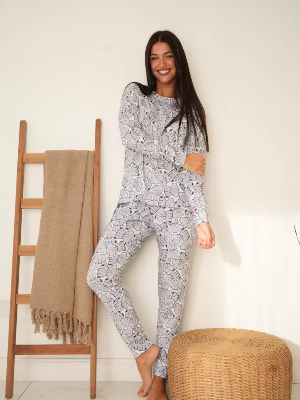 pijama con estampado tato